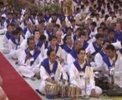 Approx. 700 devotees from the United States visited Prasanthi Nilayam starting 23 June, one of many pilgrimages in summer 2010. Here, they sing a wide variety of songs in Sai Kulwant Hall, from newer songs like Love All, Serve All to old favorites like Shalu Shalom Yerushalayim. One song states the feeling of all on this pilgrimage: Our God Is An Awesome God.nnFor more details, visit www.sssbpt.org/Pages/Prasanthi_Nilayam/uspilgrimage2010%201.html.