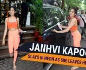 Janhvi Kapoor is often spotted outside the gym. This time we caught Janhvi flaunting her abs as she stepped out the gym donning a neon outfit. The Dhadak actress wore a bright neon sports bra with yoga pants. She smiled for the paparazzi as she left in her car. Janhvi will next be seen in Roohiafza, Gunjan Saxena and Ghost stories.