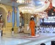 Ofrenda a los Pies de Loto de Bhagavan Sri Sathya Sai Baba, en el día del Maestro espiritual (Guru Purnima) 2014.