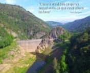 Construit sous le règne de Napoléon III, ce barrage fût l&#39;un des premiers barrages poids arqués maçonnés d&#39;Europe.Le barrage du Gouffre d&#39;Enfer a des fonctions de régulation et d&#39;alimentation en eau potable.nNous découvrons la vallée du Furan.nDepuis 2003 comme le montre la vidéo, il est vide et sert d&#39;écrêteur de crues. nOn peut aussi observer la Roche Corbière ou dent du diable haute de 117m offrant un site d&#39;escalade de difficultés 4 à 8. nUne via ferrata a aussi été aména