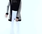 Casaco em tricot listrado, Body preto com recorte e Calça flare branca - Quintess | Posthaus from em video