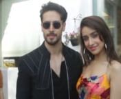 Baaghi 3 was one of the few superhit movies this year and we came across this interesting throwback video of the leading actors of the movie having a fun conversation as they posed for the paparazzi. While Shraddha was seen in a multicolored abstract midi dress, Tiger opted for a sharp look in a black tee and black leather jacket. Riteish Deshmukh reminded us of the world-famous DJ Snake with his new look in a white jacket and blonde hair. Watch video.