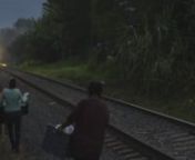 An intimate insight into the Patronas, a group of Mexican women who, every day since 1995, make food and toss it -still warm- to the migrants who travel atop the freight train The Beast as it makes it way to the U.S. This documentary is a personal diary that draws a border between the life they were given, and the life they chose. A brave and remarkable example of love and solidarity that contrasts with the violence of one of the cruelest stretches in the world for undocumented travelers.nnnn¿D
