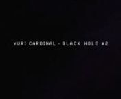 De la série BLACK HOLES.nEn astrophysique, un trou noir est un objet céleste si compact que l&#39;intensité de son champ gravitationnel empêche toute forme de matière ou de rayonnement de s&#39;en échapper.nLe projet