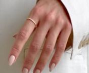 Inel din argint Golden Chriss - Zirconiu - este o bijuterie cu un design classic, tip tennis. Inelul este placat 2 microni cu Aur Galben 14K pentru o rezistență sporită la uzura de zi cu zi. Grosimea verigii este de 1.6 mm.
