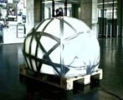 In het kader van het internationale congres &#39;Tectonics Making Meaning&#39;, dat in december 2007 op de TU Eindhoven werd georganiseerd, ging FOAM op zoek naar de betekenis en representatie van het begrip &#39;tektoniek&#39; - een harmonieus samenspel tussen materiaal, structuur en ruimtelijke beleving. Het resultaat is dit keer geen letterlijke vorm van architectuur, maar een bijzonder kunstwerk van hout en paraffine (kaarsvet). Het kunstwerk, dat zicht manifesteert als een groot ei van ongeveer 1x1x1,5 met