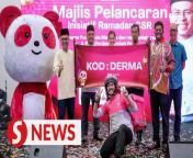 Foodpanda Malaysia, in collaboration with Coca-Cola Malaysia and Viu, has initiated a nationwide food basket distribution program in partnership with local NGO MyFundAction to support and distribute 5,000 food baskets to families in need across Malaysia. &#60;br/&#62;&#60;br/&#62;This initiative inaugurated by Communications MinisterFahmi Fadzil on Sunday (March 24) will see  families across the country receiving food baskets valued at RM50 each throughout the month of Ramadan.  &#60;br/&#62;&#60;br/&#62;WATCH MORE: https://thestartv.com/c/news&#60;br/&#62;SUBSCRIBE: https://cutt.ly/TheStar&#60;br/&#62;LIKE: https://fb.com/TheStarOnline