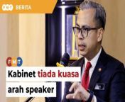 Tiada siapa termasuk Jemaah Menteri mempunyai kuasa untuk mengarahkan speaker Dewan Rakyat, kata Menteri Komunikasi Fahmi Fadzil.&#60;br/&#62;&#60;br/&#62;&#60;br/&#62;Read More: &#60;br/&#62;https://www.freemalaysiatoday.com/category/nation/2024/03/10/cabinet-cant-tell-speaker-what-to-do-says-fahmi/&#60;br/&#62;&#60;br/&#62;Laporan Lanjut: &#60;br/&#62;https://www.freemalaysiatoday.com/category/bahasa/tempatan/2024/03/10/kabinet-tiada-kuasa-arah-speaker-kata-fahmi/ &#60;br/&#62;&#60;br/&#62;Free Malaysia Today is an independent, bi-lingual news portal with a focus on Malaysian current affairs.&#60;br/&#62;&#60;br/&#62;Subscribe to our channel - http://bit.ly/2Qo08ry&#60;br/&#62;------------------------------------------------------------------------------------------------------------------------------------------------------&#60;br/&#62;Check us out at https://www.freemalaysiatoday.com&#60;br/&#62;Follow FMT on Facebook: https://bit.ly/49JJoo5&#60;br/&#62;Follow FMT on Dailymotion: https://bit.ly/2WGITHM&#60;br/&#62;Follow FMT on X: https://bit.ly/48zARSW &#60;br/&#62;Follow FMT on Instagram: https://bit.ly/48Cq76h&#60;br/&#62;Follow FMT on TikTok : https://bit.ly/3uKuQFp&#60;br/&#62;Follow FMT Berita on TikTok: https://bit.ly/48vpnQG &#60;br/&#62;Follow FMT Telegram - https://bit.ly/42VyzMX&#60;br/&#62;Follow FMT LinkedIn - https://bit.ly/42YytEb&#60;br/&#62;Follow FMT Lifestyle on Instagram: https://bit.ly/42WrsUj&#60;br/&#62;Follow FMT on WhatsApp: https://bit.ly/49GMbxW &#60;br/&#62;------------------------------------------------------------------------------------------------------------------------------------------------------&#60;br/&#62;Download FMT News App:&#60;br/&#62;Google Play – http://bit.ly/2YSuV46&#60;br/&#62;App Store – https://apple.co/2HNH7gZ&#60;br/&#62;Huawei AppGallery - https://bit.ly/2D2OpNP&#60;br/&#62;&#60;br/&#62;#BeritaFMT #FahmiFadzil #RamkarpalSingh #Kabinet #Parlimen