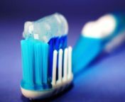 Americans admit to forgetting to brush their teeth five times per week.&#60;br/&#62;&#60;br/&#62;That’s according to a new survey of 2,000 U.S. adults, which also found that it’s not only the toothbrush that’s being forgotten — they also admit to skipping out on the floss and mouthwash four days each week.&#60;br/&#62;&#60;br/&#62;Despite their forgetful nature, an astounding 92% of Americans do believe that their oral care routine is important to their overall health.&#60;br/&#62;&#60;br/&#62;In fact, 51% believe that oral hygiene is so important that they’d speak to a loved one if they noticed they had poor oral care habits or bad breath.&#60;br/&#62;&#60;br/&#62;Taking that a step further, respondents would also be willing to look inside their mouth (32%) or even lend them their toothbrush if needed (14%). &#60;br/&#62;&#60;br/&#62;Conducted by OnePoll on behalf of LISTERINE® Clinical Solutions for World Oral Health Day, results found that a majority (75%) of Americans agree that there is a “right” way to care for your oral health. This includes no-brainers like going to the dentist regularly (81%), brushing your teeth multiple times a day (75%) and using mouthwash (60%).&#60;br/&#62;&#60;br/&#62;Those sentiments toward oral care extend beyond physical appearance, as 89% of Americans surveyed agreed that they feel more confident when they feel good about their oral health.&#60;br/&#62;&#60;br/&#62;But for all the right approaches Americans are taking, there are always some that are atypical. When asked the most unconventional oral care method they’ve witnessed, respondents outlined, “using a washcloth to clean their teeth,” or “using fishing line to floss.”&#60;br/&#62;&#60;br/&#62;One-quarter of respondents even admit that they are embarrassed by the current state of their oral health.&#60;br/&#62;&#60;br/&#62;“While it’s promising to see that people are keeping dental health top of mind, as a dentist, I encourage more commitment to maintaining each of the critical steps of the oral hygiene routine — all of which are crucial to healthy teeth and gums,” said Dr. Marie M. Jackson, dentist and LISTERINE Clinical Solutions partner. “Brushing, flossing, and rinsing with mouthwash twice a day, every day really are our best tools when it comes to fighting and preventing common oral health issues.”&#60;br/&#62;&#60;br/&#62;The survey revealed that in the last year, Americans have experienced dental woes such as sensitive teeth (34%), plaque build-up (28%) and bleeding gums (24%).&#60;br/&#62;&#60;br/&#62;And for some respondents, these issues are chronic: one in five (21%) said they suffer from oral pain or discomfort in their teeth and gums at least every other week. &#60;br/&#62;&#60;br/&#62;Perhaps because of how common these dental issues are, almost all respondents (93%) indicate that they understand the importance of addressing bleeding gums for their overall health.&#60;br/&#62;&#60;br/&#62;This may be why three in four (76%) aim to seek out products that are catered to their specific oral needs. &#60;br/&#62;&#60;br/&#62;Finding products that fit their needs is one way that respondents are prioritizing their oral health — and motivators to do so include preventing bad breath (73%), cavities (72%) and avoiding gum disease (68%).&#60;br/&#62;&#60;br/&#62;“It can be alarming when experiencing dental issues like seeing blood in the sink after brushing or flossing,” said Dr. Jackson. “However, there are ways to tackle these problems, and I’m glad to see the data trends toward a top recommendation of mine, which starts with personalizing your home care routine with products that can help suit your unique dental health needs for a fresher and cleaner mouth.”&#60;br/&#62;&#60;br/&#62;Survey methodology:&#60;br/&#62;This random double-opt-in survey of 2,000 general population Americans was commissioned by LISTERINE® Clinical Solutions between Feb. 23 and Feb. 29, 2024. It was conducted by market research company OnePoll, whose team members are members of the Market Research Society and have corporate membership to the American Association for Public Opinion Research (AAPOR) and the European Society for Opinion and Marketing Research (ESOMAR).