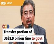 Johari Ghani says Putrajaya has been left with the ‘short end of the stick’ after the bank ‘assisted’ in ‘fraudulent activities’.&#60;br/&#62;&#60;br/&#62;Read More: &#60;br/&#62;https://www.freemalaysiatoday.com/category/nation/2024/05/08/pay-over-part-of-goldman-sachss-us2-9bil-fine-washington-told/&#60;br/&#62;&#60;br/&#62;Laporan Lanjut: &#60;br/&#62;https://www.freemalaysiatoday.com/category/bahasa/tempatan/2024/05/08/bayar-kepada-malaysia-sebahagian-usd2-9-bilion-penalti-goldman-sachs-johari-beritahu-as/&#60;br/&#62;&#60;br/&#62;Free Malaysia Today is an independent, bi-lingual news portal with a focus on Malaysian current affairs.&#60;br/&#62;&#60;br/&#62;Subscribe to our channel - http://bit.ly/2Qo08ry&#60;br/&#62;------------------------------------------------------------------------------------------------------------------------------------------------------&#60;br/&#62;Check us out at https://www.freemalaysiatoday.com&#60;br/&#62;Follow FMT on Facebook: https://bit.ly/49JJoo5&#60;br/&#62;Follow FMT on Dailymotion: https://bit.ly/2WGITHM&#60;br/&#62;Follow FMT on X: https://bit.ly/48zARSW &#60;br/&#62;Follow FMT on Instagram: https://bit.ly/48Cq76h&#60;br/&#62;Follow FMT on TikTok : https://bit.ly/3uKuQFp&#60;br/&#62;Follow FMT Berita on TikTok: https://bit.ly/48vpnQG &#60;br/&#62;Follow FMT Telegram - https://bit.ly/42VyzMX&#60;br/&#62;Follow FMT LinkedIn - https://bit.ly/42YytEb&#60;br/&#62;Follow FMT Lifestyle on Instagram: https://bit.ly/42WrsUj&#60;br/&#62;Follow FMT on WhatsApp: https://bit.ly/49GMbxW &#60;br/&#62;------------------------------------------------------------------------------------------------------------------------------------------------------&#60;br/&#62;Download FMT News App:&#60;br/&#62;Google Play – http://bit.ly/2YSuV46&#60;br/&#62;App Store – https://apple.co/2HNH7gZ&#60;br/&#62;Huawei AppGallery - https://bit.ly/2D2OpNP&#60;br/&#62;&#60;br/&#62;#FMTNews #JohariGhani #GoldmanSachs #1MDB