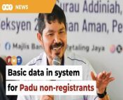 Chief statistician Uzir Mahidin says about 10.6 million Malaysians have updated their data on the central database hub as of yesterday.&#60;br/&#62;&#60;br/&#62;Read More: https://www.freemalaysiatoday.com/category/nation/2024/03/31/those-who-dont-register-with-padu-will-have-basic-data-in-system/&#60;br/&#62;&#60;br/&#62;Laporan Lanjut: https://www.freemalaysiatoday.com/category/bahasa/tempatan/2024/03/31/tak-daftar-padu-masih-ada-data-asas-dalam-sistem/&#60;br/&#62;&#60;br/&#62;Free Malaysia Today is an independent, bi-lingual news portal with a focus on Malaysian current affairs.&#60;br/&#62;&#60;br/&#62;Subscribe to our channel - http://bit.ly/2Qo08ry&#60;br/&#62;------------------------------------------------------------------------------------------------------------------------------------------------------&#60;br/&#62;Check us out at https://www.freemalaysiatoday.com&#60;br/&#62;Follow FMT on Facebook: https://bit.ly/49JJoo5&#60;br/&#62;Follow FMT on Dailymotion: https://bit.ly/2WGITHM&#60;br/&#62;Follow FMT on X: https://bit.ly/48zARSW &#60;br/&#62;Follow FMT on Instagram: https://bit.ly/48Cq76h&#60;br/&#62;Follow FMT on TikTok : https://bit.ly/3uKuQFp&#60;br/&#62;Follow FMT Berita on TikTok: https://bit.ly/48vpnQG &#60;br/&#62;Follow FMT Telegram - https://bit.ly/42VyzMX&#60;br/&#62;Follow FMT LinkedIn - https://bit.ly/42YytEb&#60;br/&#62;Follow FMT Lifestyle on Instagram: https://bit.ly/42WrsUj&#60;br/&#62;Follow FMT on WhatsApp: https://bit.ly/49GMbxW &#60;br/&#62;------------------------------------------------------------------------------------------------------------------------------------------------------&#60;br/&#62;Download FMT News App:&#60;br/&#62;Google Play – http://bit.ly/2YSuV46&#60;br/&#62;App Store – https://apple.co/2HNH7gZ&#60;br/&#62;Huawei AppGallery - https://bit.ly/2D2OpNP&#60;br/&#62;&#60;br/&#62;#FMTNews #Padu #UzirMahidin