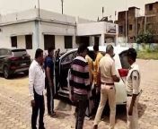 MP Police arresting criminal in accused and returned from to Uttar Pradesh