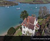 A “totally unique” waterfront country house in Salcombe has gone on the market for a staggering £6.5 million. &#60;br/&#62;The six-bedroom property, set on a sprawling 1.84-acre site on the edge of the Kingsbridge and Salcombe Estuary, also boasts three moorings, a boathouse and a private beach.