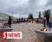Dozens visited a memorial to the victims of the Columbine High School shooting in Littleton, Colorado, USA on Saturday (April 20), marking 25 years since the tragedy. &#60;br/&#62;&#60;br/&#62;WATCH MORE: https://thestartv.com/c/news&#60;br/&#62;SUBSCRIBE: https://cutt.ly/TheStar&#60;br/&#62;LIKE: https://fb.com/TheStarOnline