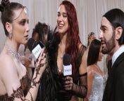 Straight off of her SNL appearance, Dua Lipa talks with Emma Chamberlain about her Marc Jacobs look, alongside Marc himself.