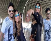 Rakhi Sawant spotted at Airport as she is going to Dubai, Flaunts her diamond ring to fan &amp; paps. Watch video to know more &#60;br/&#62; &#60;br/&#62;#RakhiSawant #RakhiSawantDubai #RakhiSawantLatestNews&#60;br/&#62;~PR.132~ED.140~