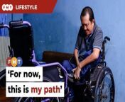 Wheelchair-bound Mohd Nor Dini demonstrates resilience and determination despite physical challenges caused by muscular dystrophy.&#60;br/&#62;&#60;br/&#62;Written &amp; presented by: Dinesh Kumar Maganathan&#60;br/&#62;Shot by: Tinagaren Ramkumar &amp; Muhaimin Marwan&#60;br/&#62;Edited by: Selven Razz&#60;br/&#62;&#60;br/&#62;Read More: &#60;br/&#62;https://www.freemalaysiatoday.com/category/leisure/2024/05/11/wheelchair-bound-mohd-nor-defies-odds-with-humble-business/&#60;br/&#62;&#60;br/&#62;Free Malaysia Today is an independent, bi-lingual news portal with a focus on Malaysian current affairs.&#60;br/&#62;&#60;br/&#62;Subscribe to our channel - http://bit.ly/2Qo08ry&#60;br/&#62;------------------------------------------------------------------------------------------------------------------------------------------------------&#60;br/&#62;Check us out at https://www.freemalaysiatoday.com&#60;br/&#62;Follow FMT on Facebook: https://bit.ly/49JJoo5&#60;br/&#62;Follow FMT on Dailymotion: https://bit.ly/2WGITHM&#60;br/&#62;Follow FMT on X: https://bit.ly/48zARSW &#60;br/&#62;Follow FMT on Instagram: https://bit.ly/48Cq76h&#60;br/&#62;Follow FMT on TikTok : https://bit.ly/3uKuQFp&#60;br/&#62;Follow FMT Berita on TikTok: https://bit.ly/48vpnQG &#60;br/&#62;Follow FMT Telegram - https://bit.ly/42VyzMX&#60;br/&#62;Follow FMT LinkedIn - https://bit.ly/42YytEb&#60;br/&#62;Follow FMT Lifestyle on Instagram: https://bit.ly/42WrsUj&#60;br/&#62;Follow FMT on WhatsApp: https://bit.ly/49GMbxW &#60;br/&#62;------------------------------------------------------------------------------------------------------------------------------------------------------&#60;br/&#62;Download FMT News App:&#60;br/&#62;Google Play – http://bit.ly/2YSuV46&#60;br/&#62;App Store – https://apple.co/2HNH7gZ&#60;br/&#62;Huawei AppGallery - https://bit.ly/2D2OpNP&#60;br/&#62;&#60;br/&#62;#FMTLifestyle #MohdNorDini #PersonsWithDisability #PackedFood #Seller