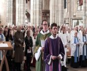 Bishop Jackie makes history at Exeter Cathedral Maundy Thursday from foot mona jon
