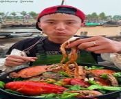 Chinese fisherman cooking &amp; eating fresshh seafood mukbang